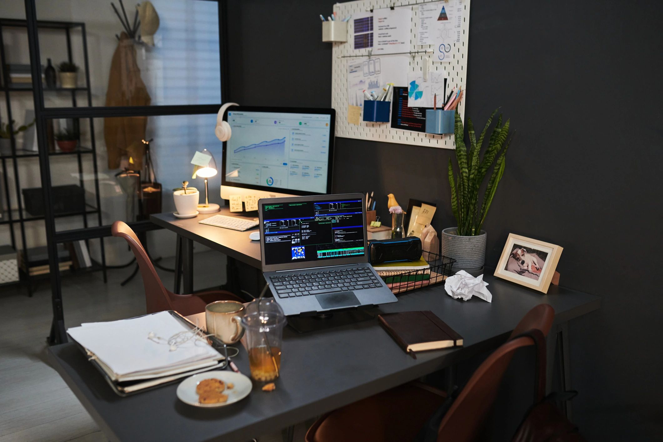 Modern enterprise analytics and technology workspace